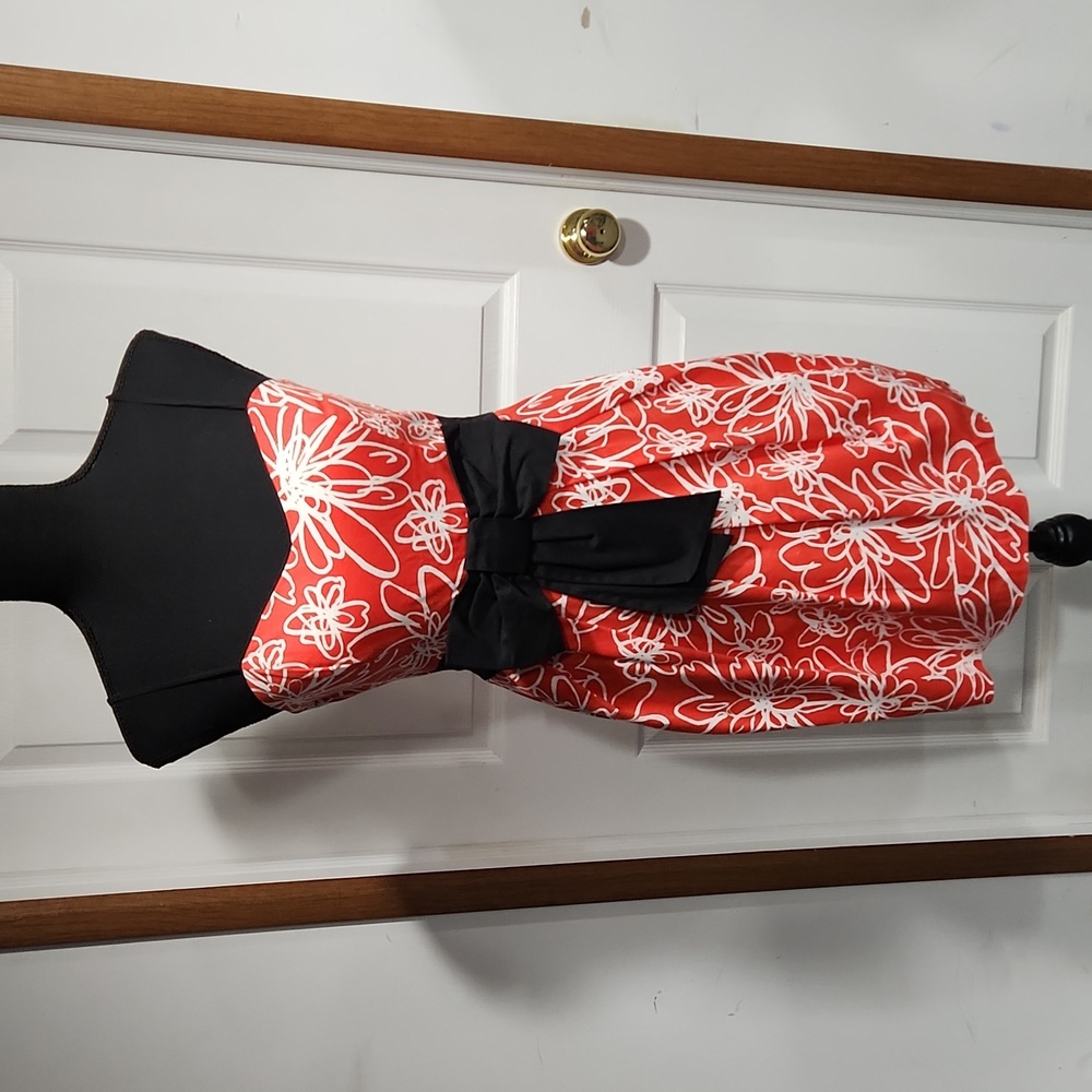 5/$35 - Women's Red, Black & White Floral Dress